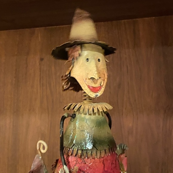 Rustic metal witch and scarecrow Halloween Gardener figurines decor - Picture 7 of 8